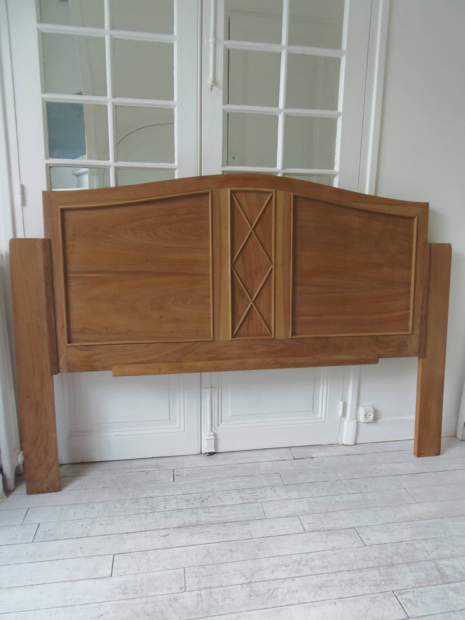 Headboard for a 160 bed in solid walnut. Unique piece made from old elements.
