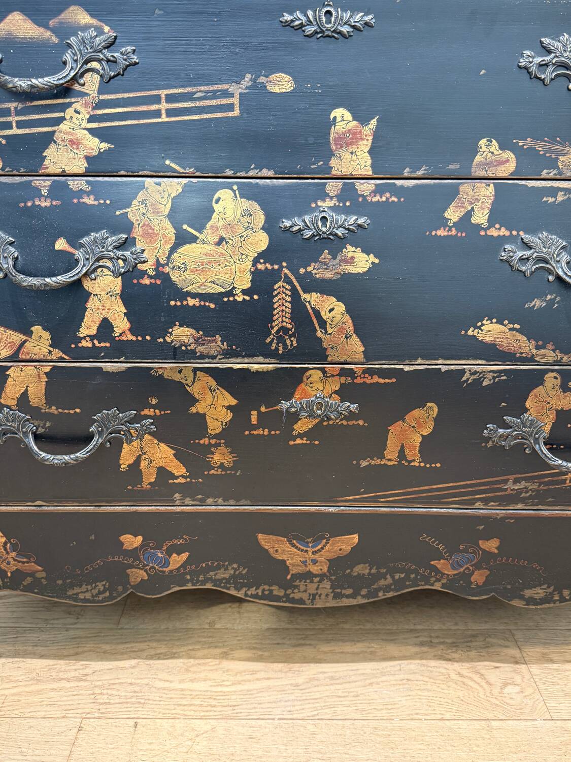 Chest of drawers with 3 drawers, Chinese decor, 20th century.