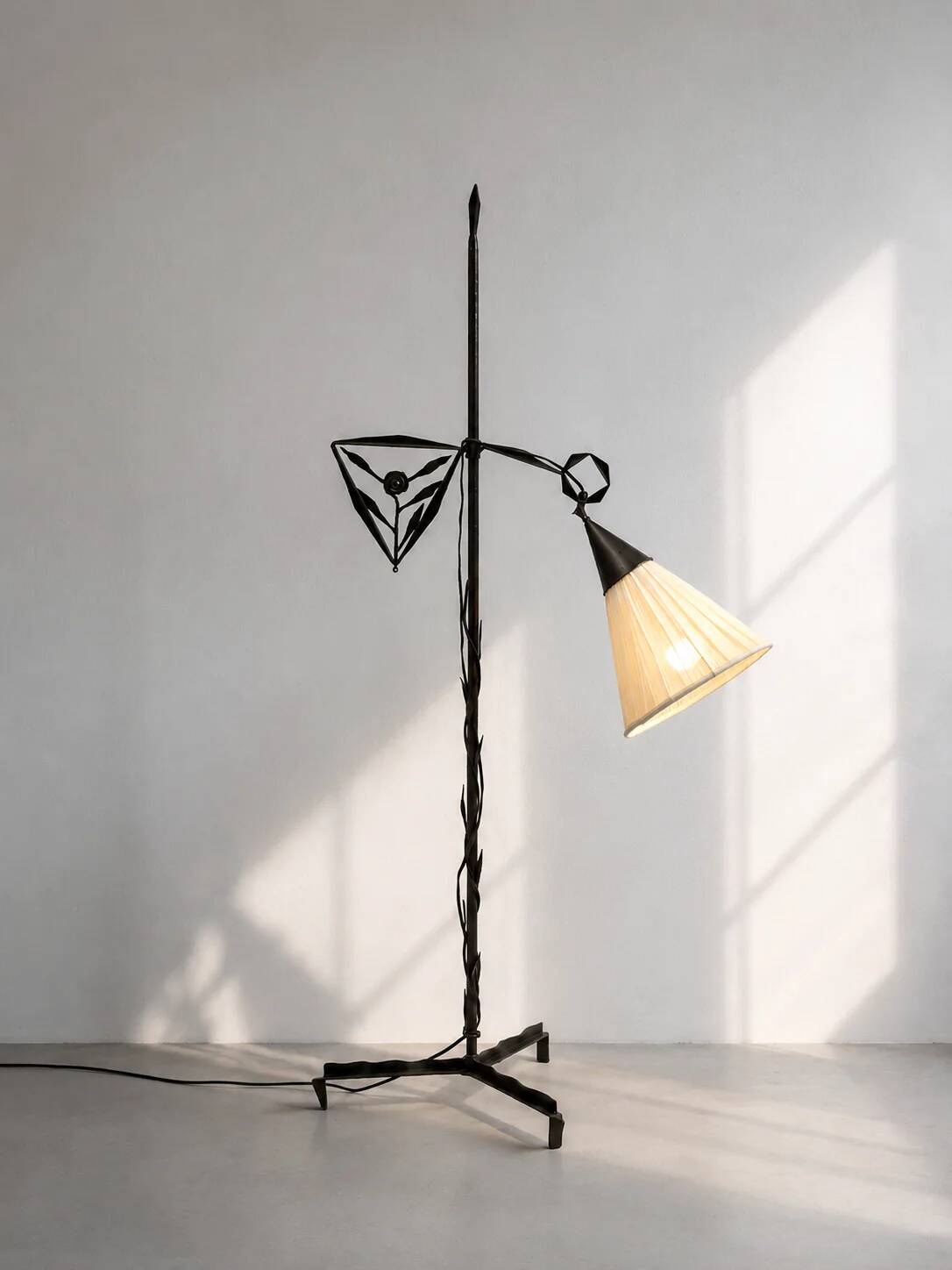 Lampe de sol en fer forgé Arts & Crafts de l'École d'Amsterdam