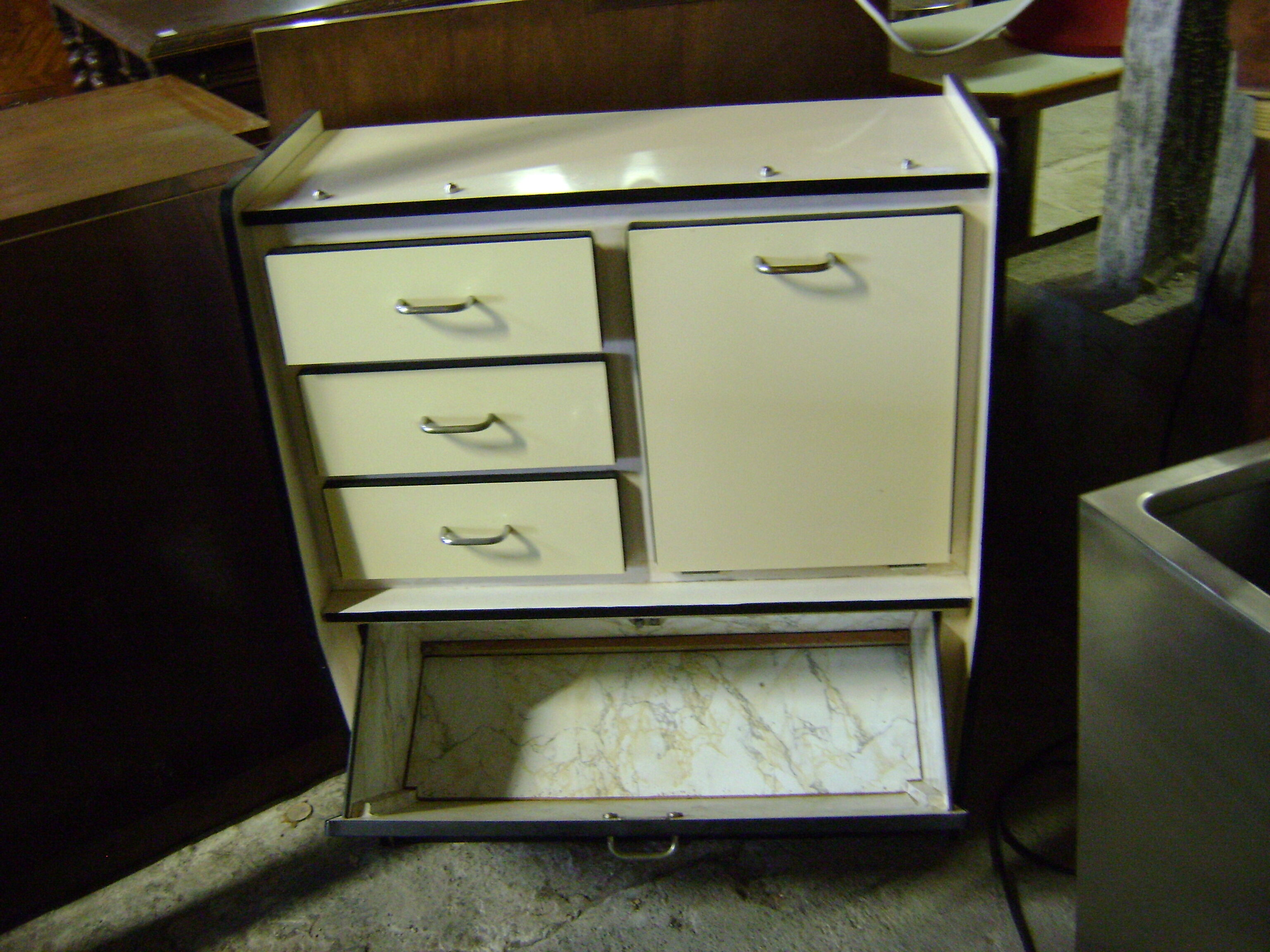 Formica kitchen Dresser