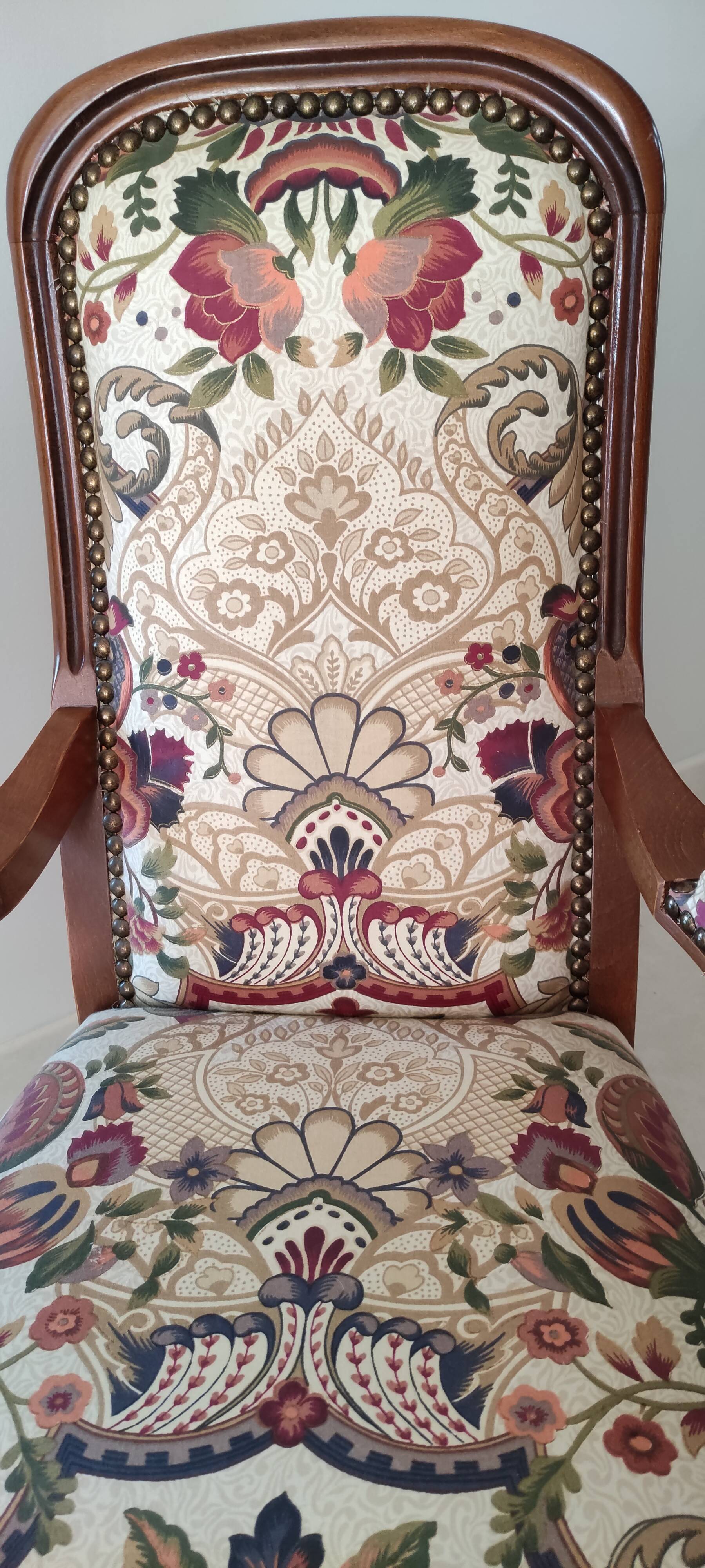 Fauteuil Voltaire en bois et tissu