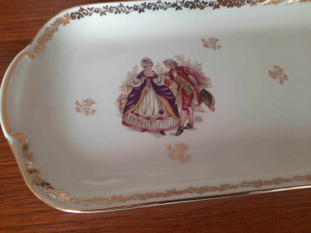 Antique cake dish