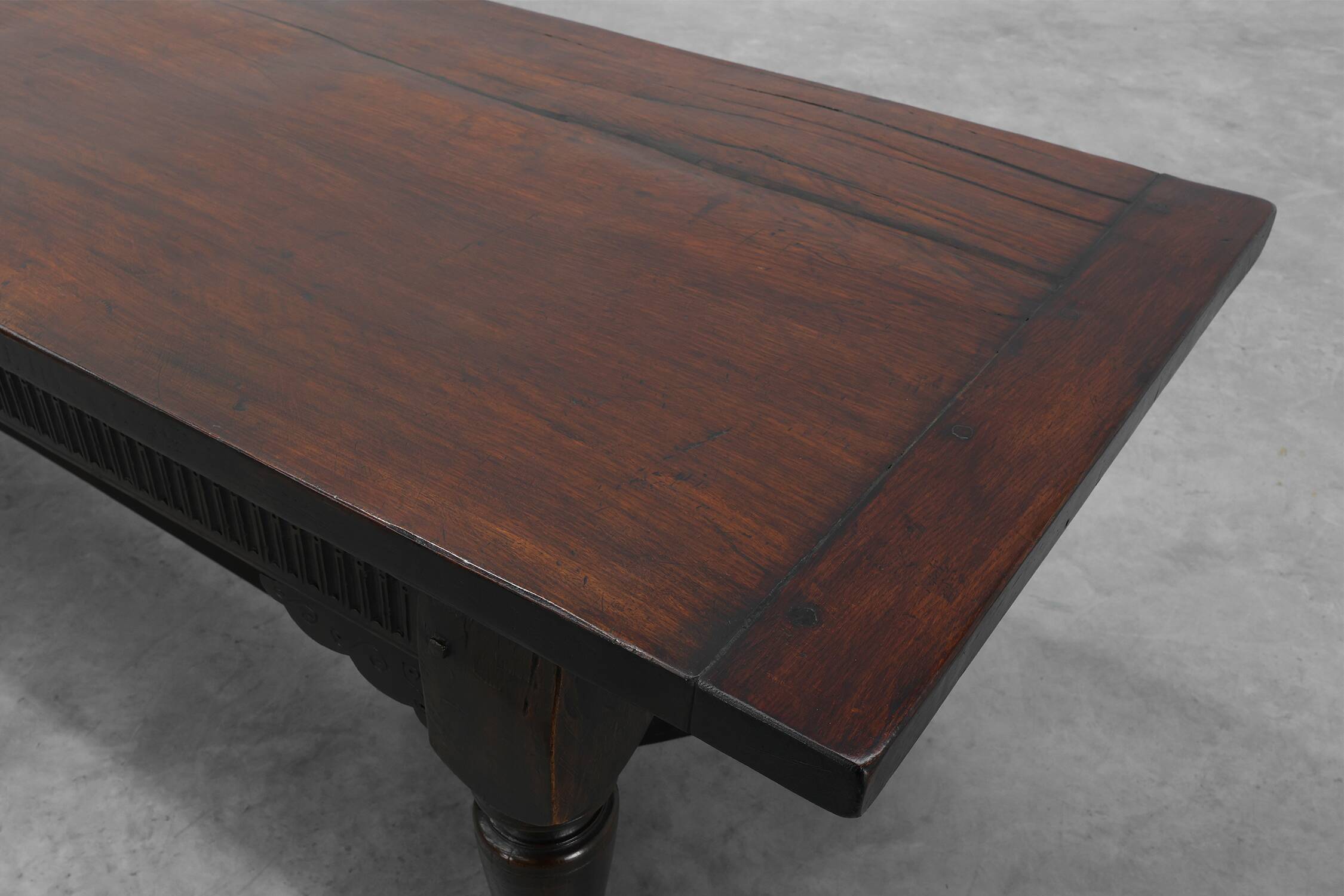 17th-Century Belgian full dark Oak Dining Table