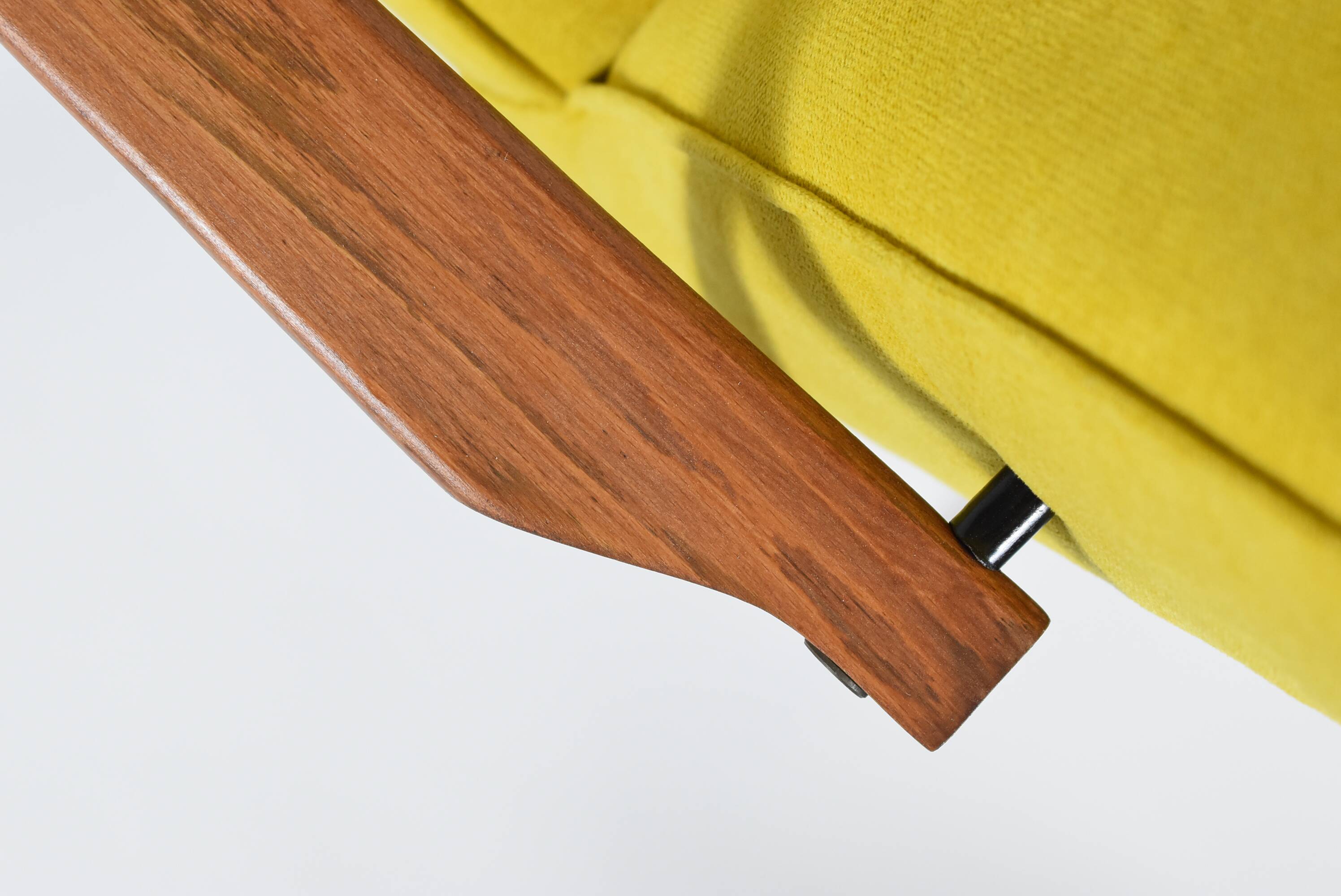 Fauteuil original "FOX", Pologne années 1970, entièrement restauré, jaune