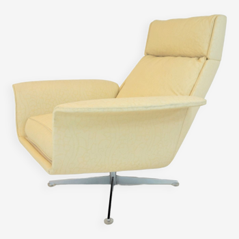 Fauteuil Siesta 62 de Kaufeld par Jacques Brule