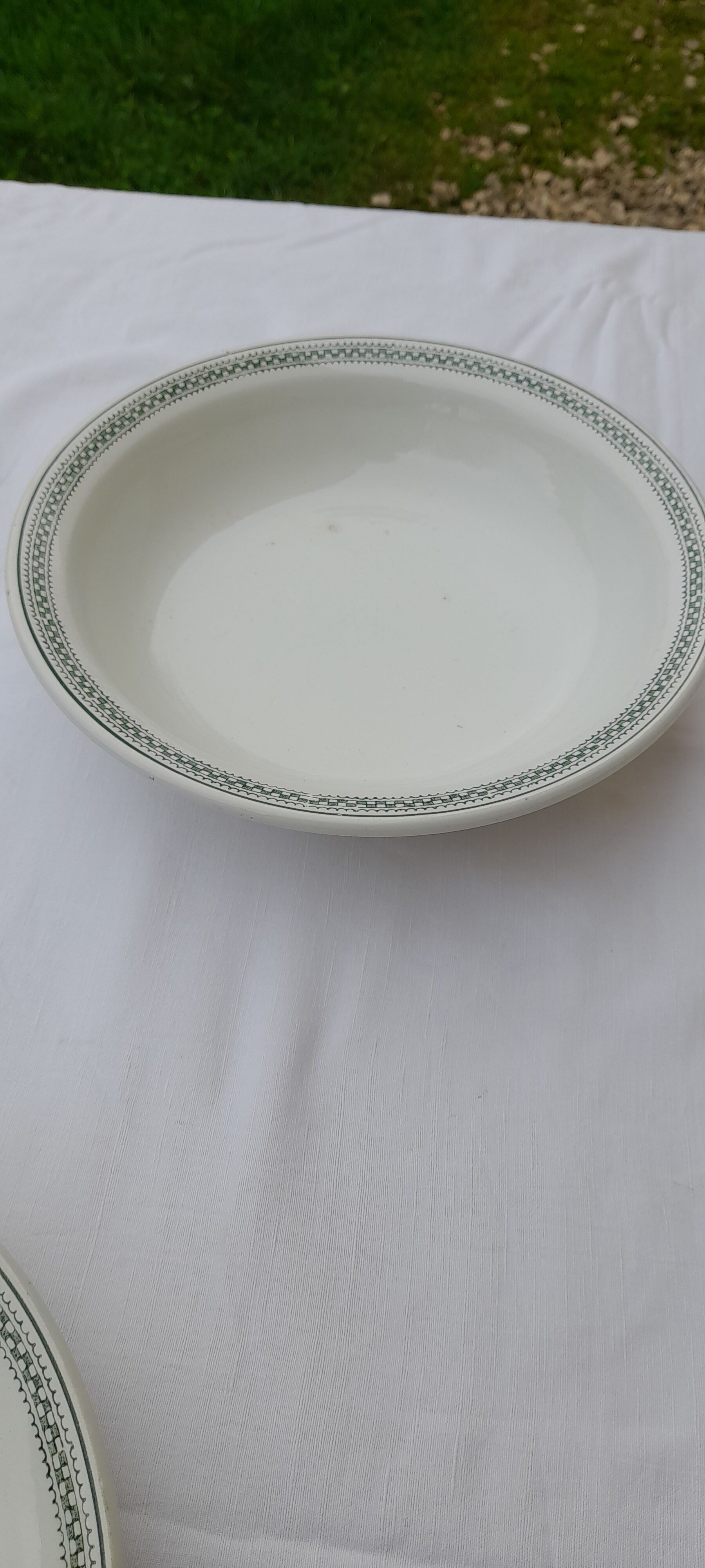 Hollow round earthenware dish of Saint Amand model 4015 diam 27 cm