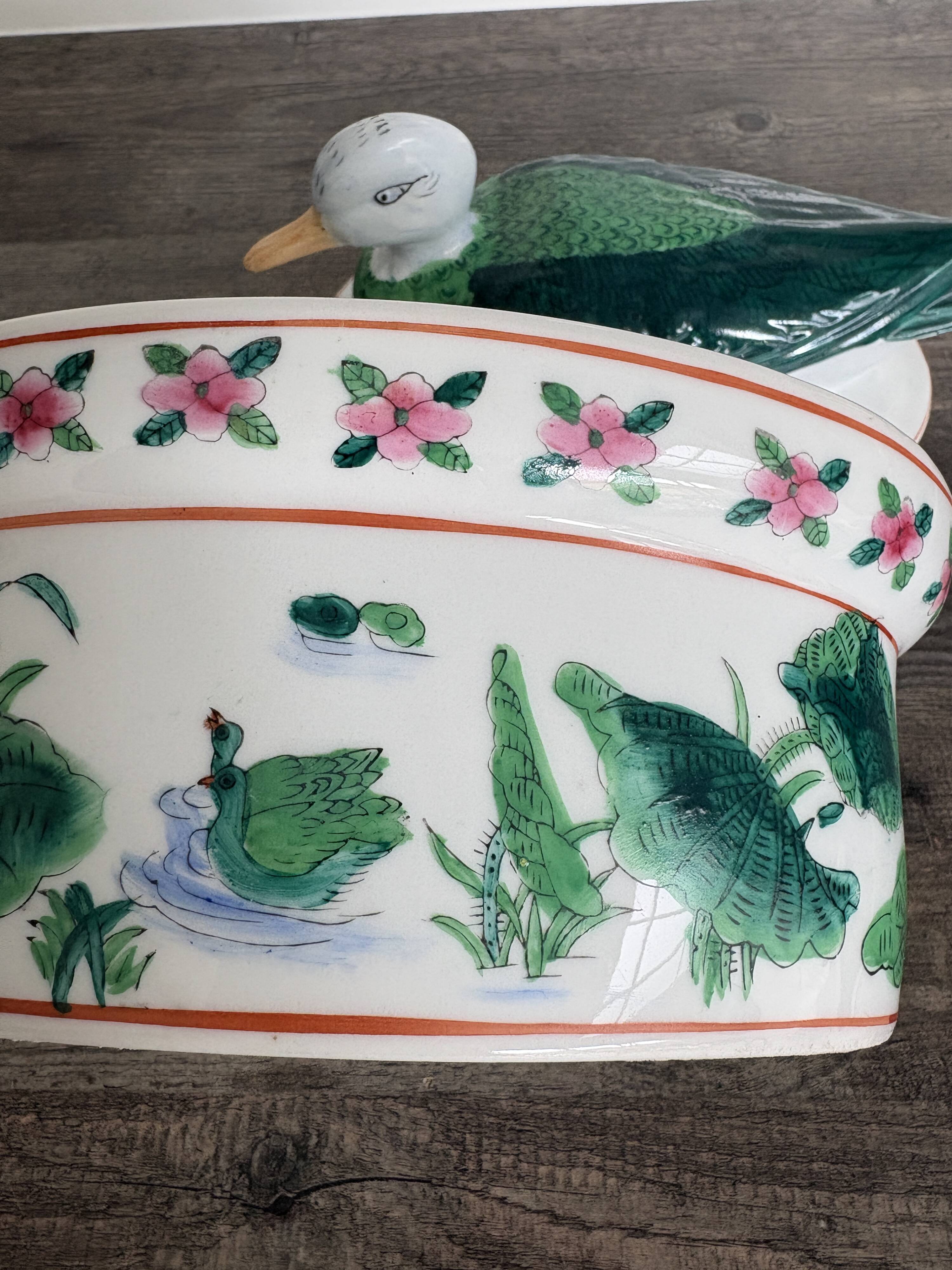 Large covered duck-shaped porcelain pot in China