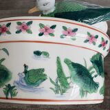 Large covered duck-shaped porcelain pot in China