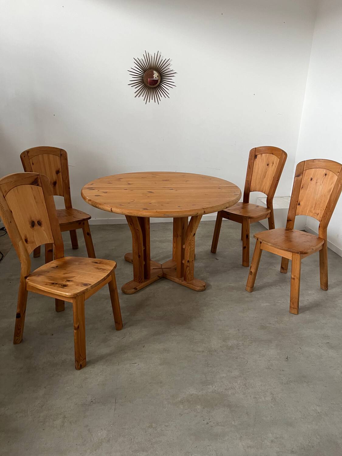 French design pine table and chair set from the 70s brutalist vintage arcs