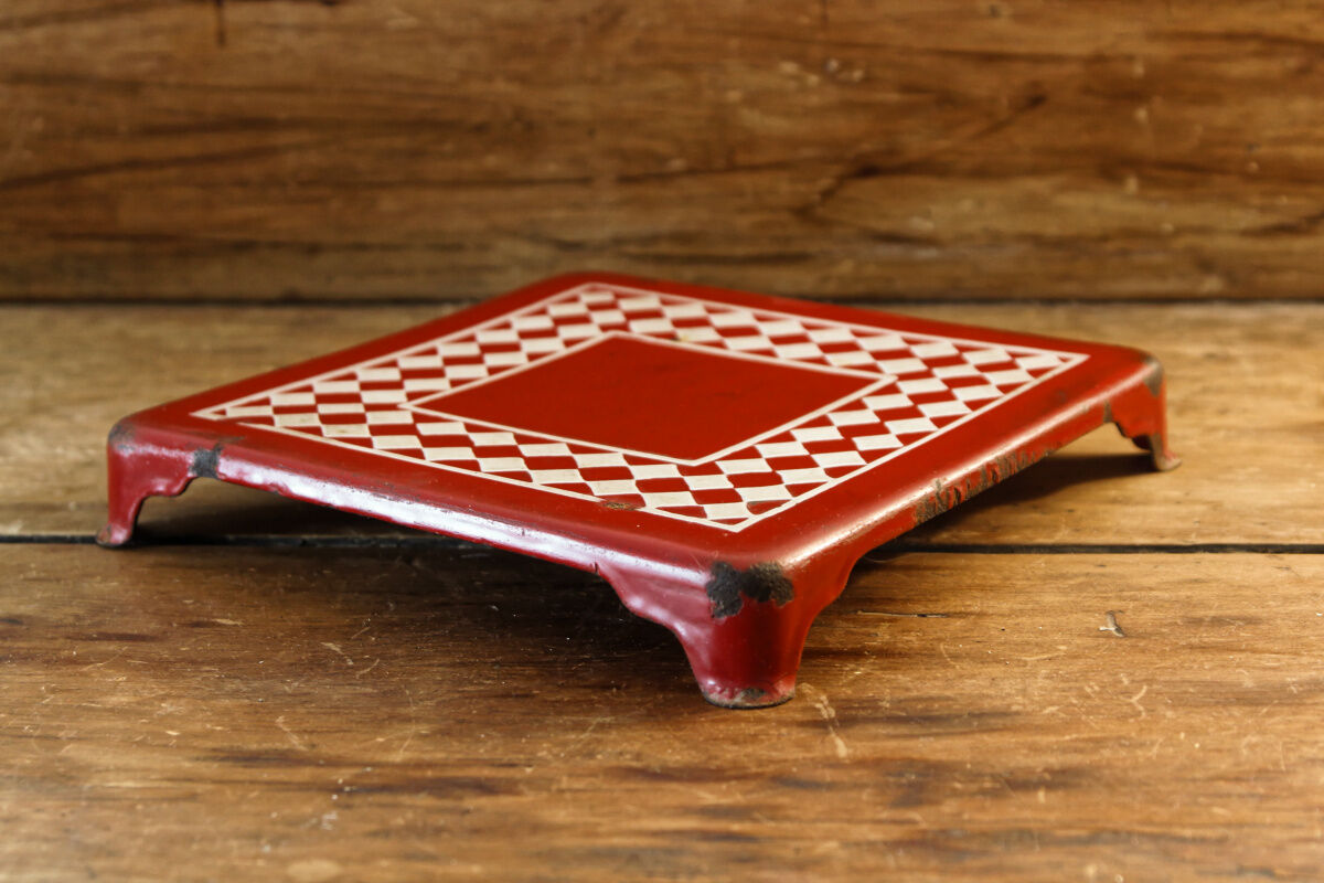 Dessous de plat à damier tôle émaillée