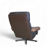 Beautiful vintage design Leolux swivel armchair, made in brown / dark brown / black leather and wooden frame