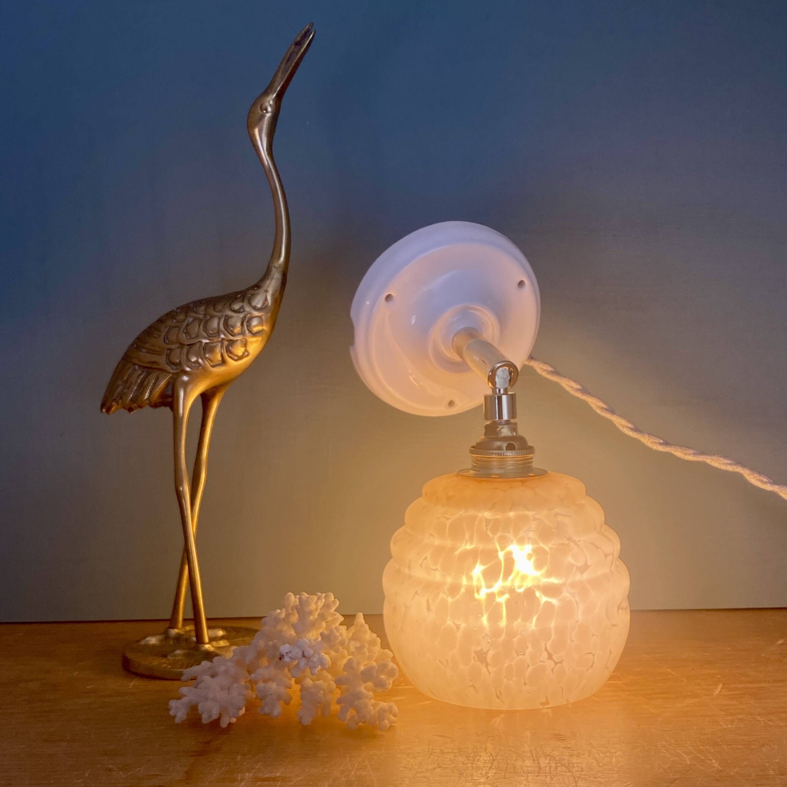Applique globe vintage en verre de Clichy rose
