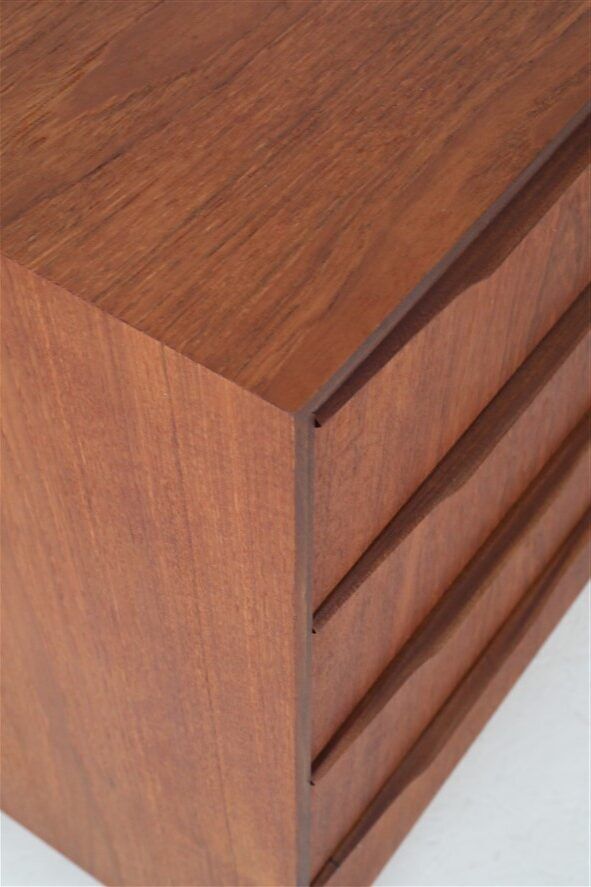 Fully restored mid-century teak dresser with 4 drawers / Danish modern design / 1960s