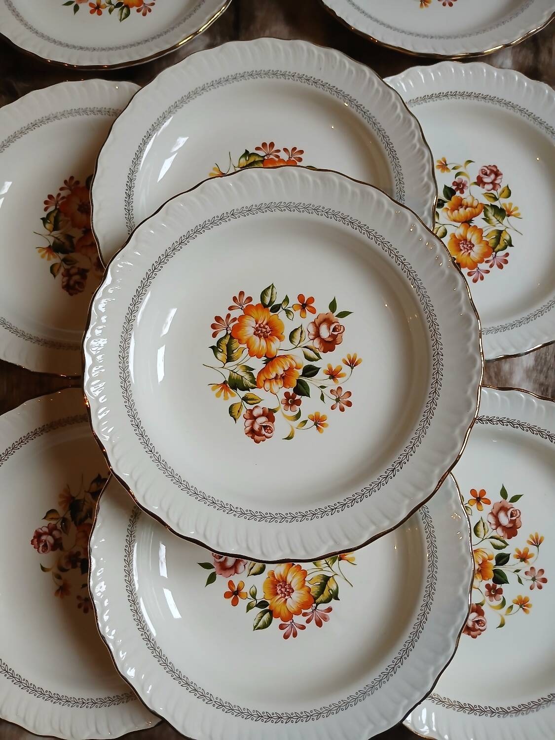 12 assiettes creuses anciennes "Capri "