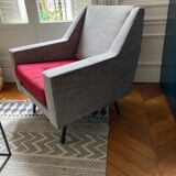 Deux fauteuils gris et rouge