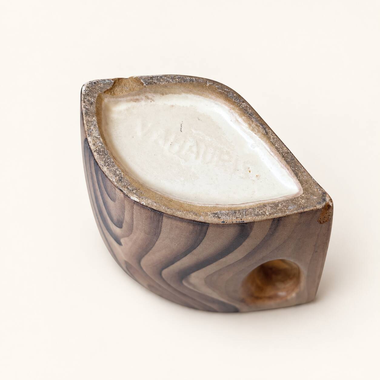 Ceramic jug imitating wood