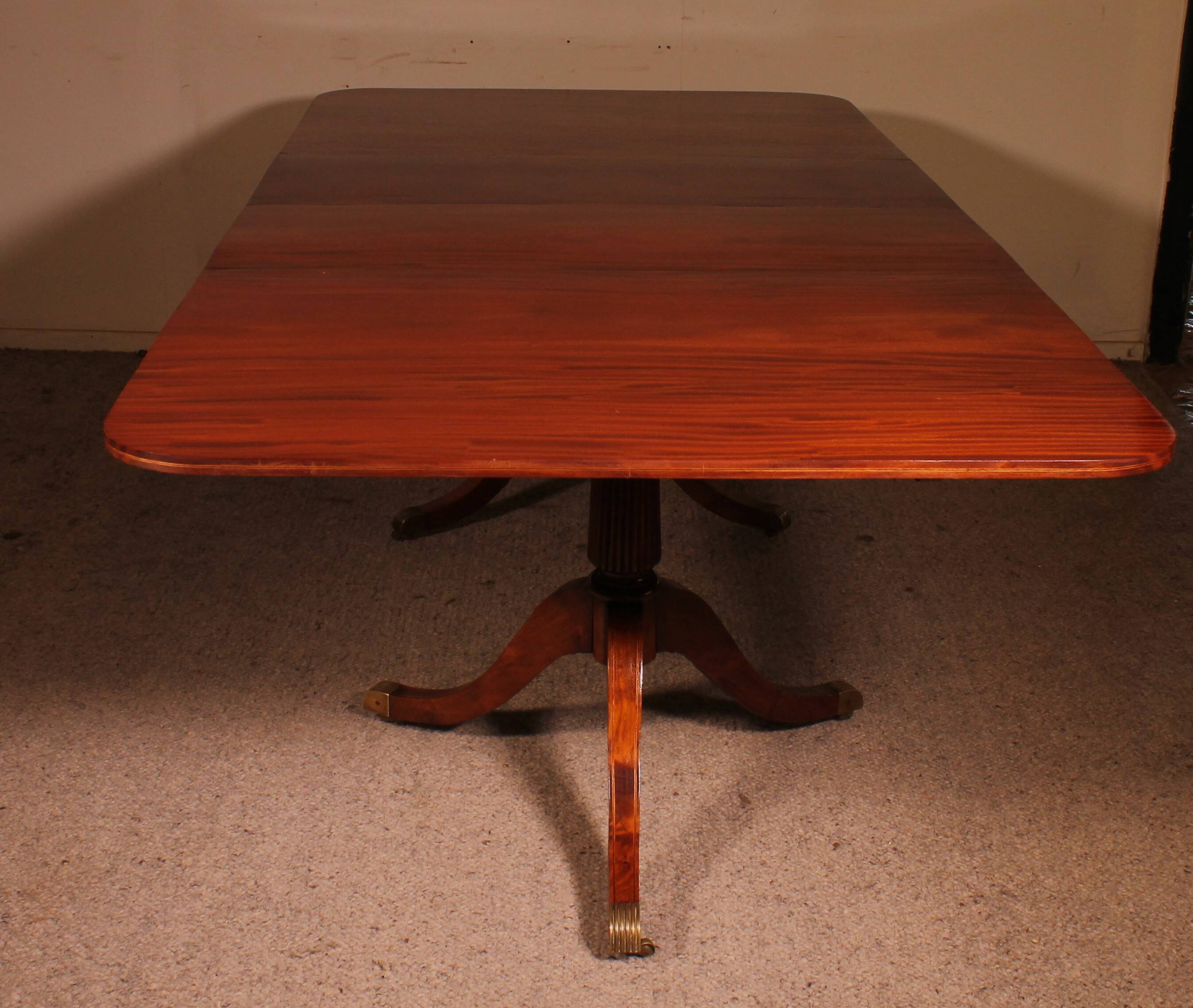 English tripod dining table in solid mahogany - 19th century