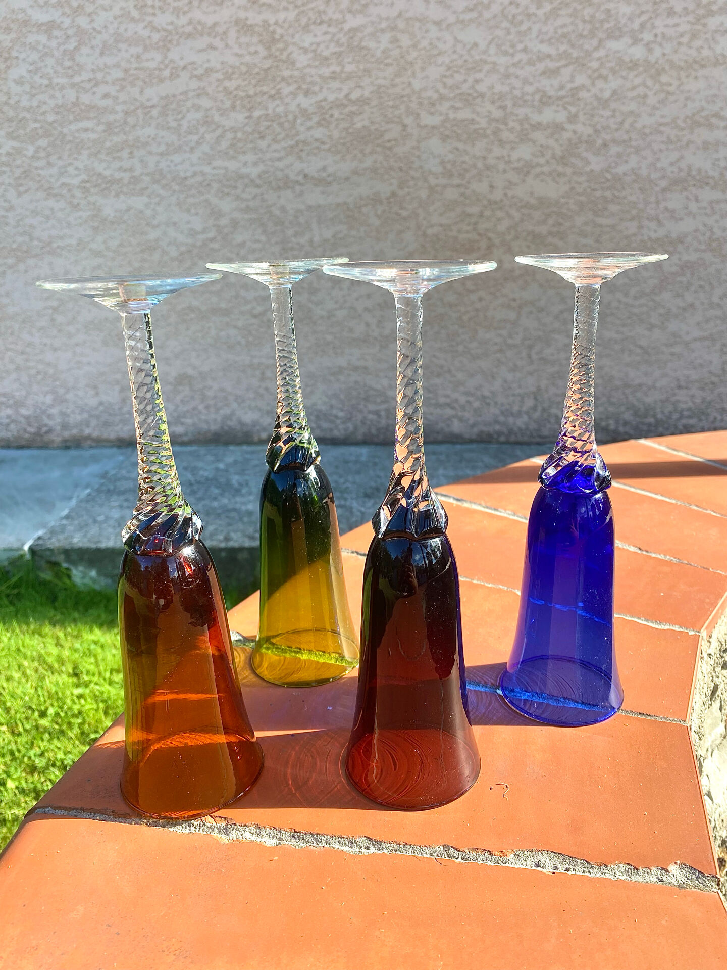 Flûtes à champagne en verre soufflé coloré