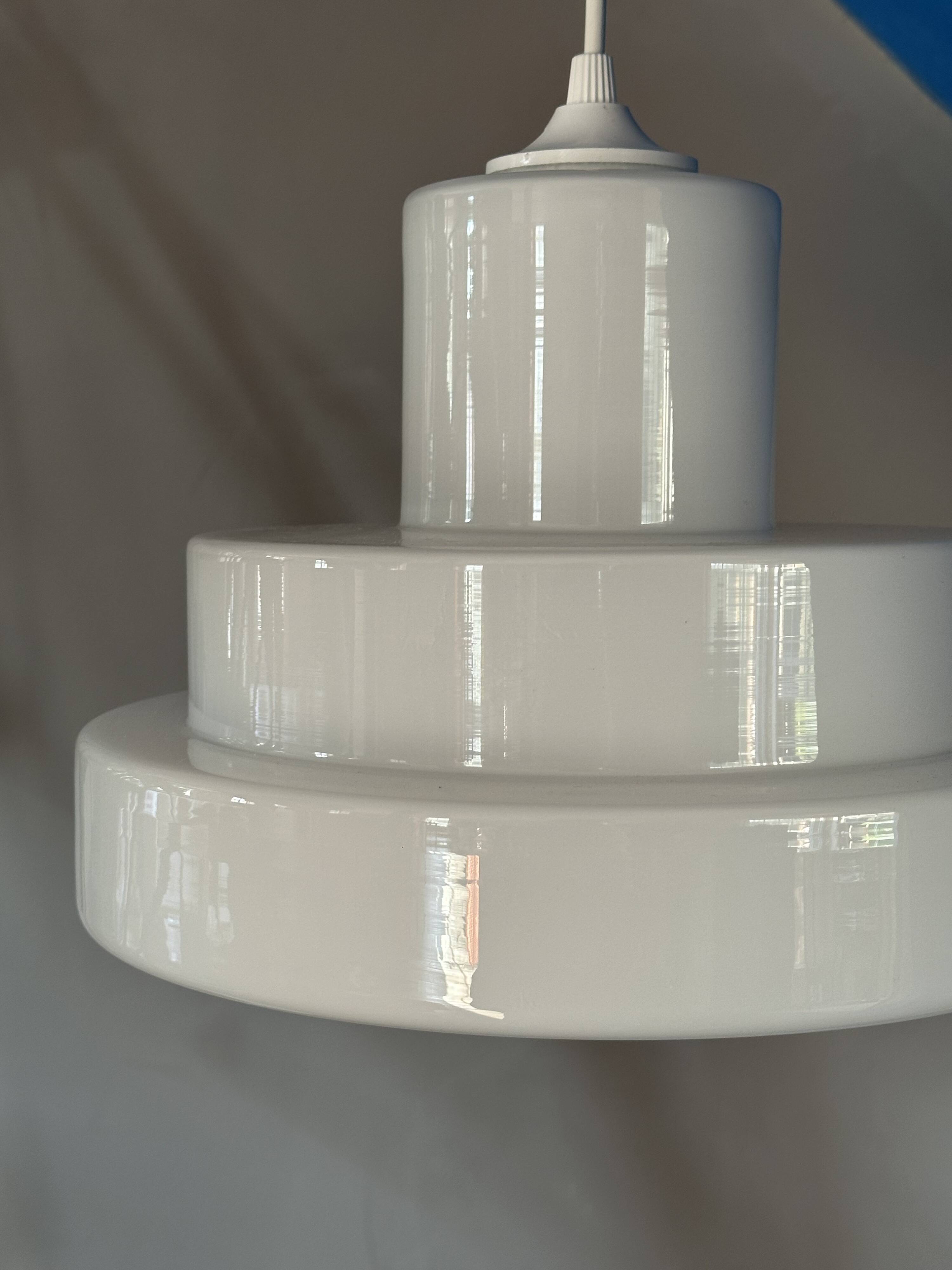 White vintage suspension – 70s style