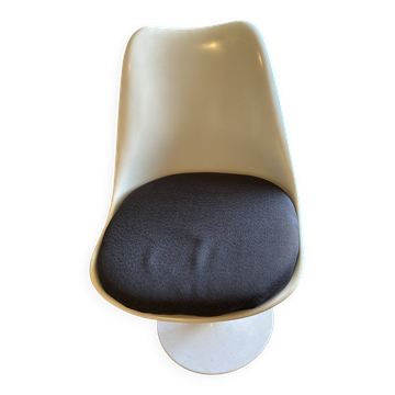 Saarinen chair