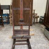 Antique hand-cranked easel