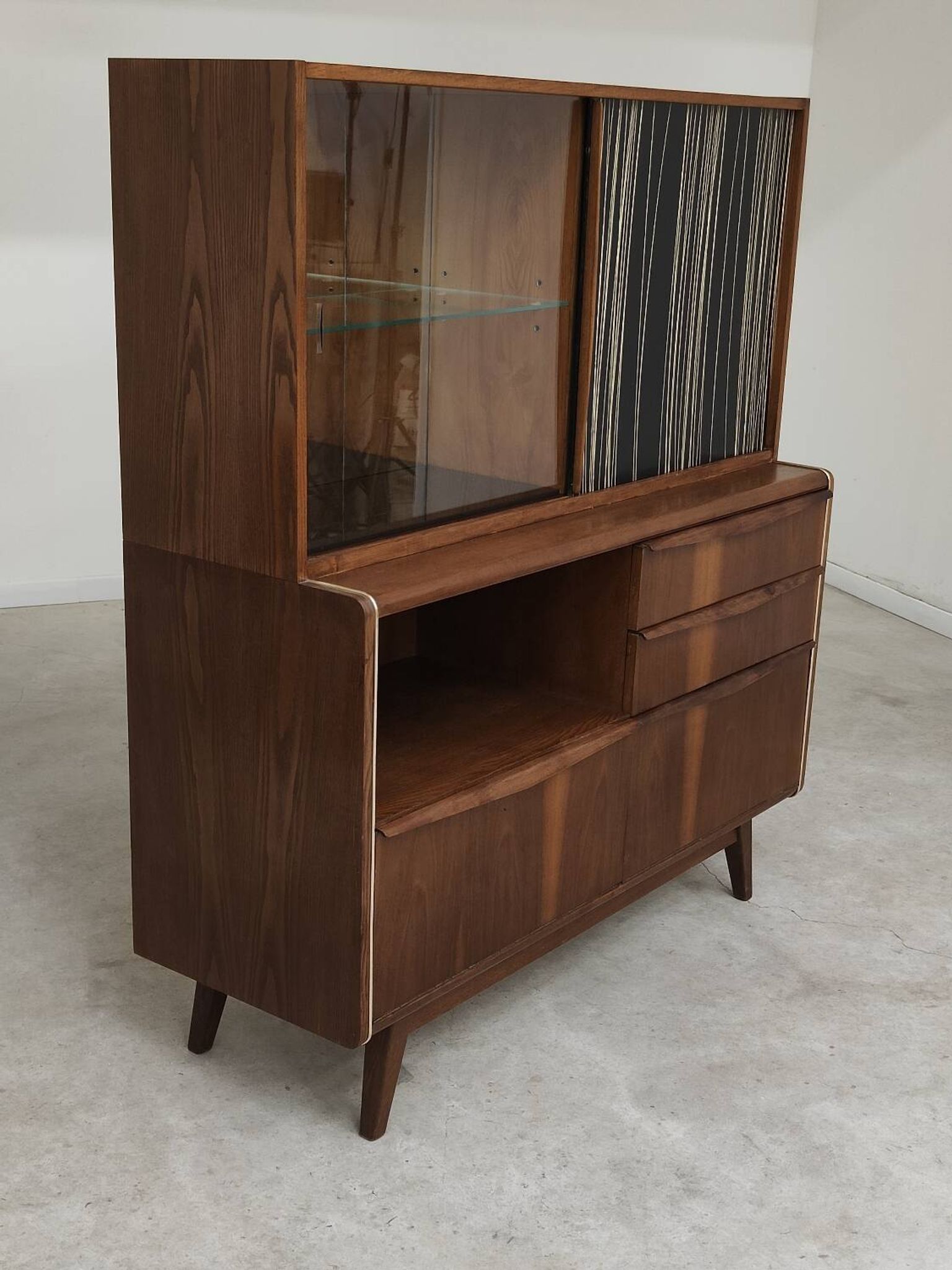 Buffet vaisselier U372/386 B.Landsman et H.Nepozitek pour Jitona 1960