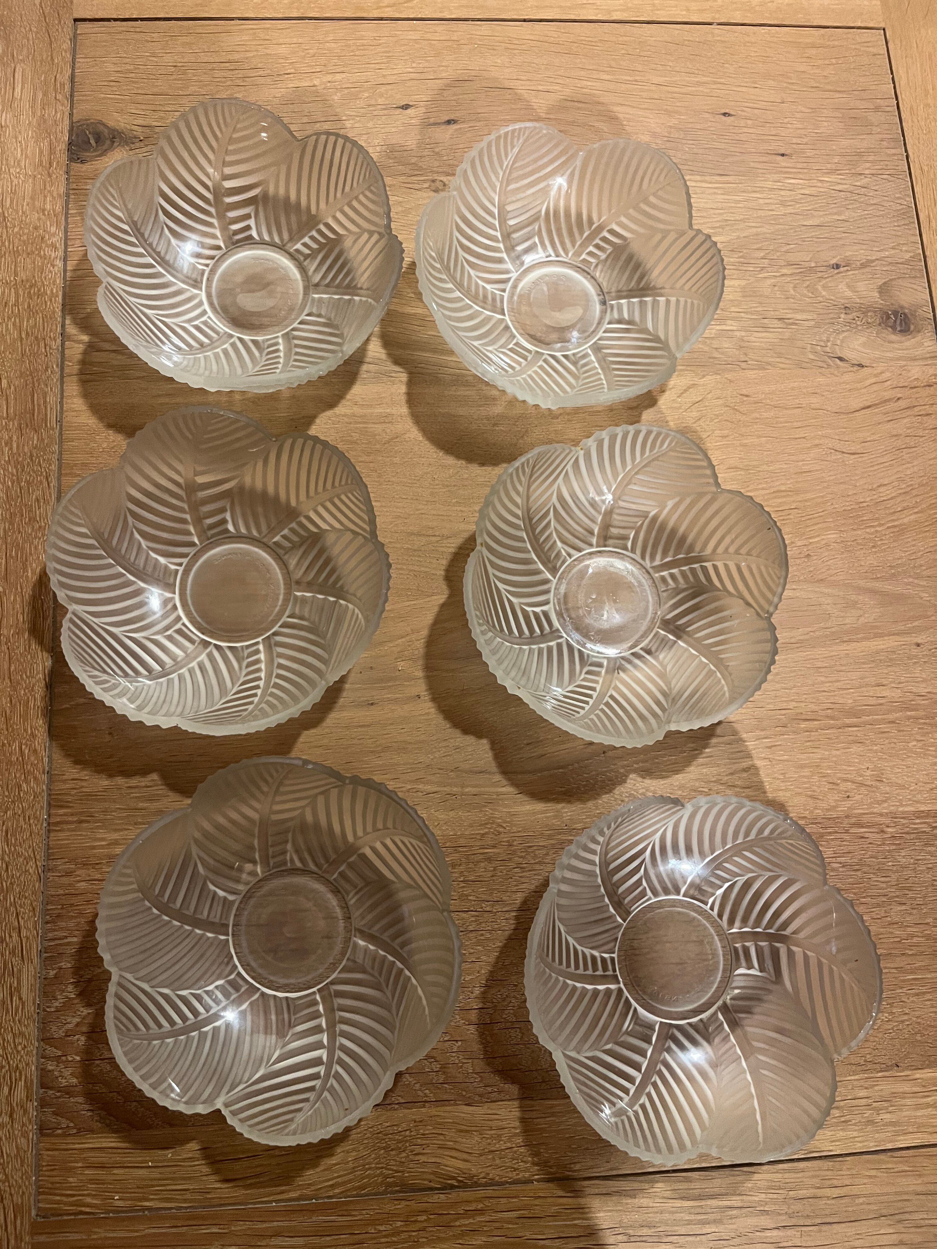 Service P. D’Avesn France in opalescent glass Art Deco — 1 salad bowl +