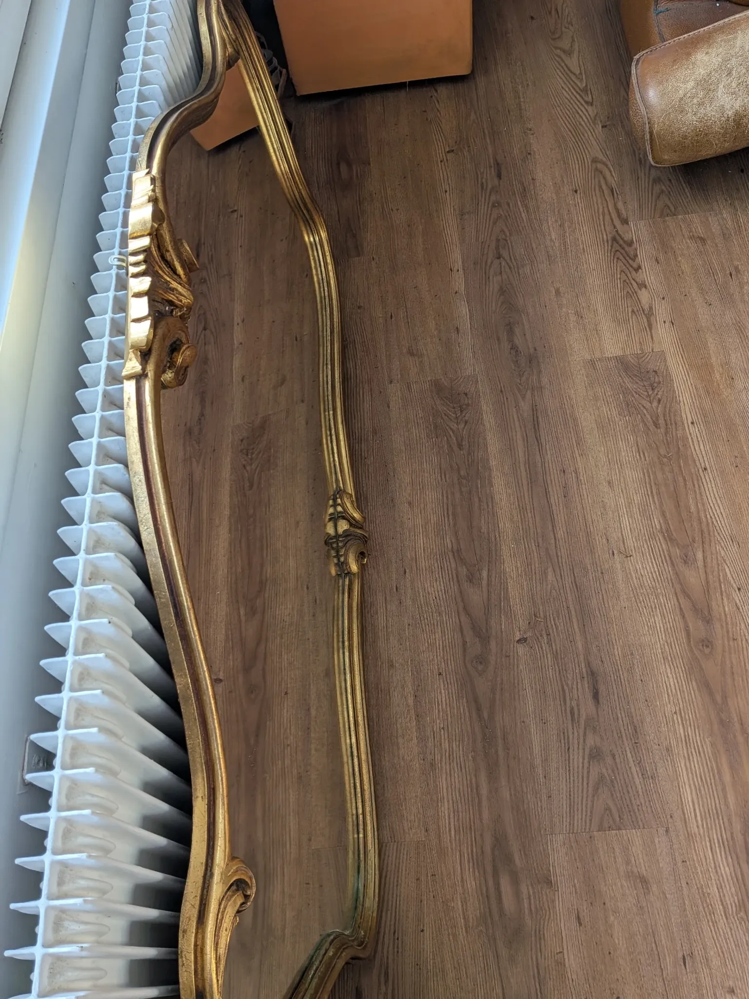 Large golden mirror in vintage Louis XV rocaille style, 144 cm