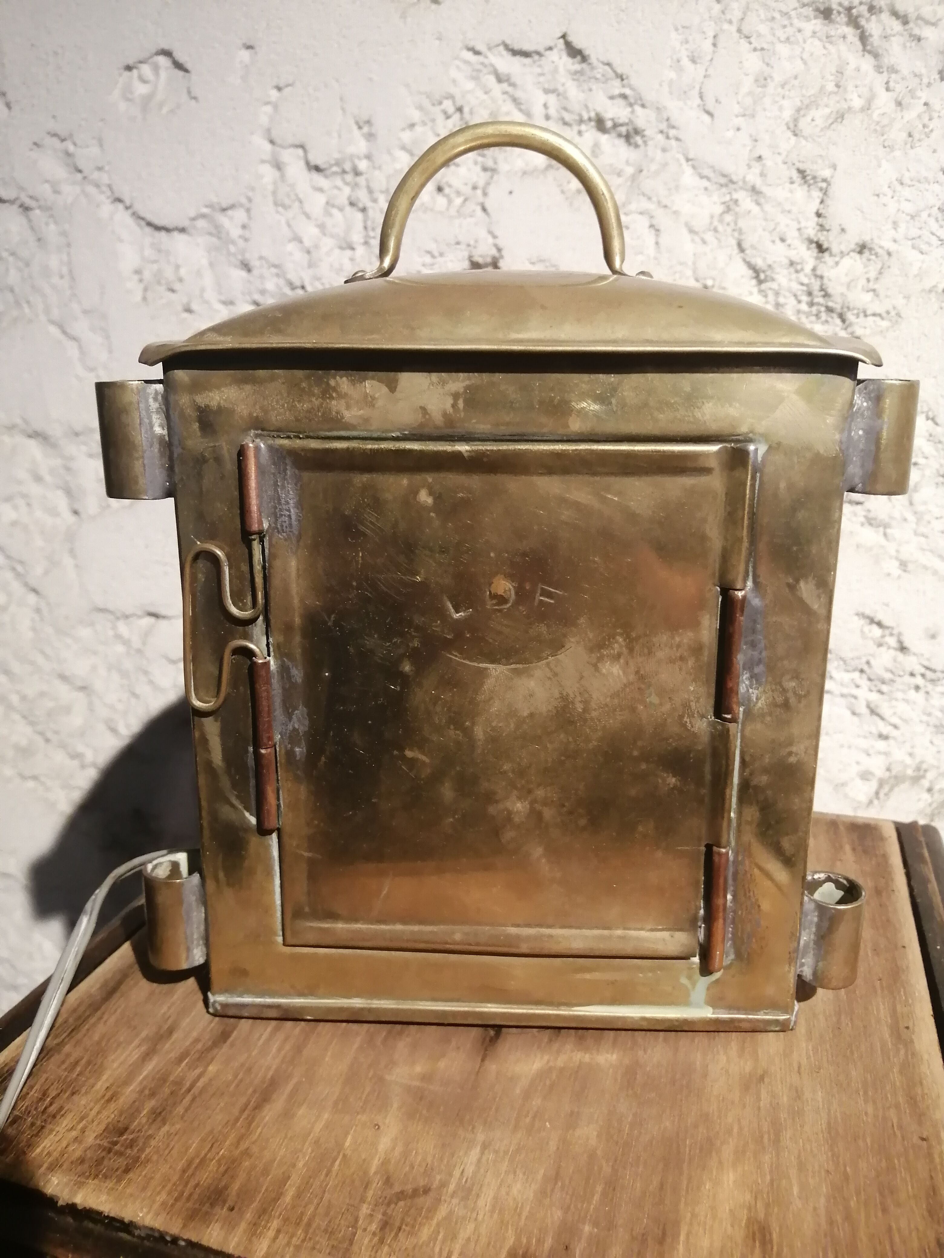 Navy lamp in brass LDF