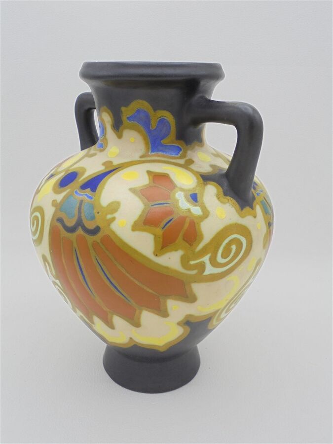Vase en faïence de Regina Boston Gouda