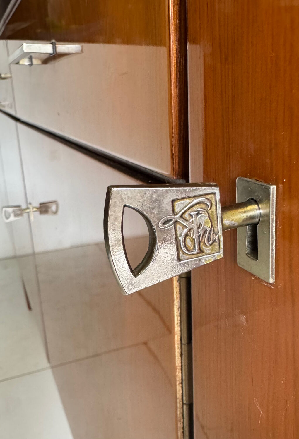 Scandinavian enfilade