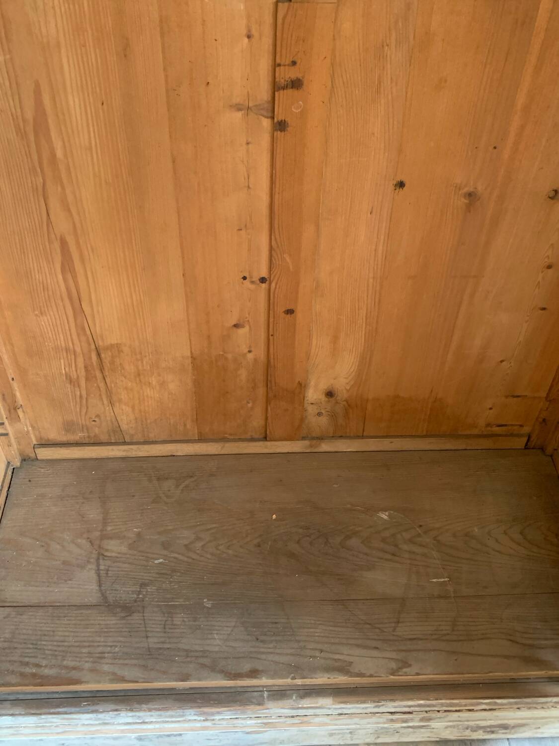Armoire patinée