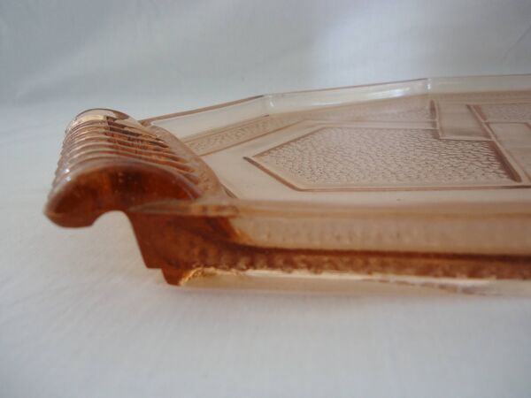 Service vintage en verre rose saumon – Carafe, 8 verres, et plateau Art Dec