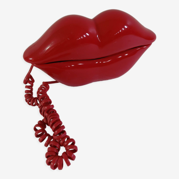 Vintage red lips phone