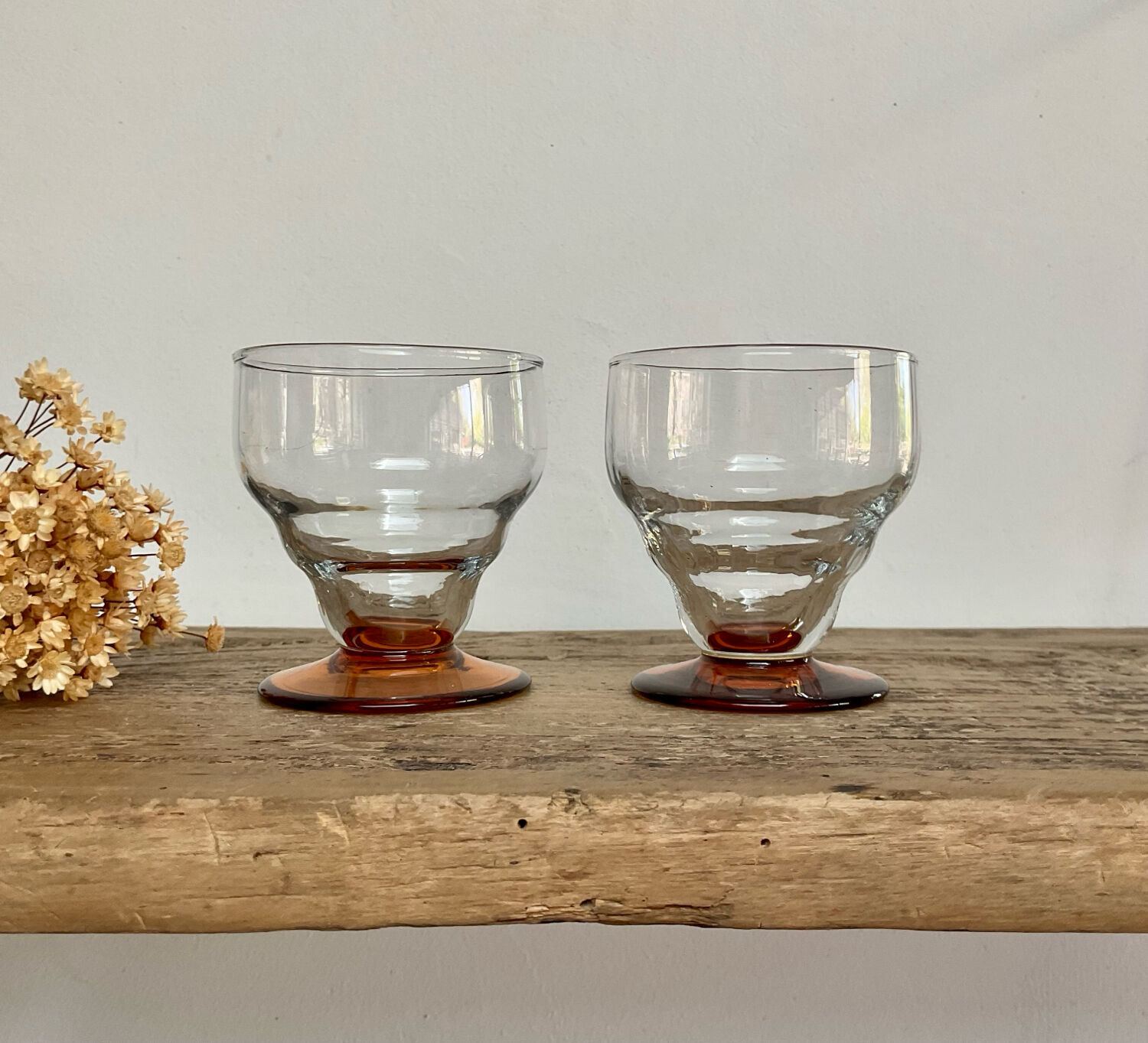 6 vintage glasses with amber feet