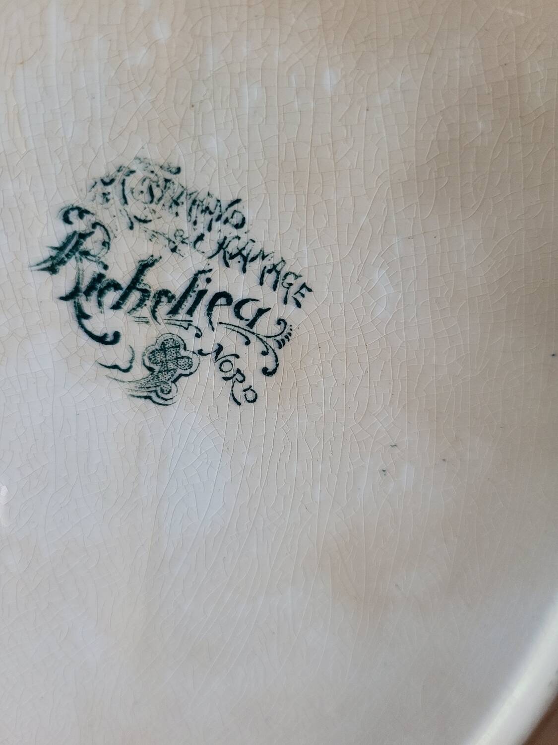 Long dish Richelieu Terre de fer