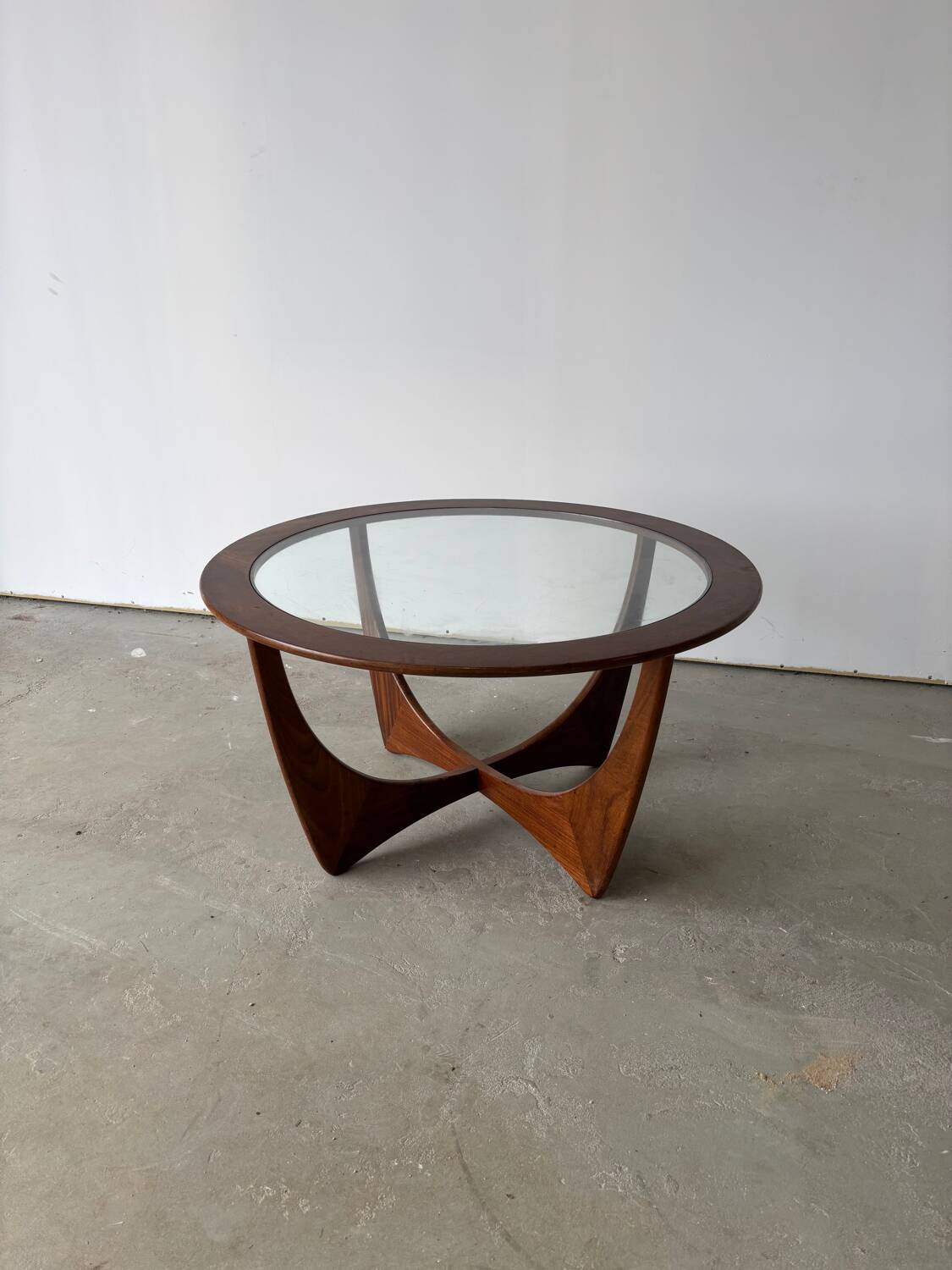Round coffee table in solid teak, Astro model by Victor Wilkins.