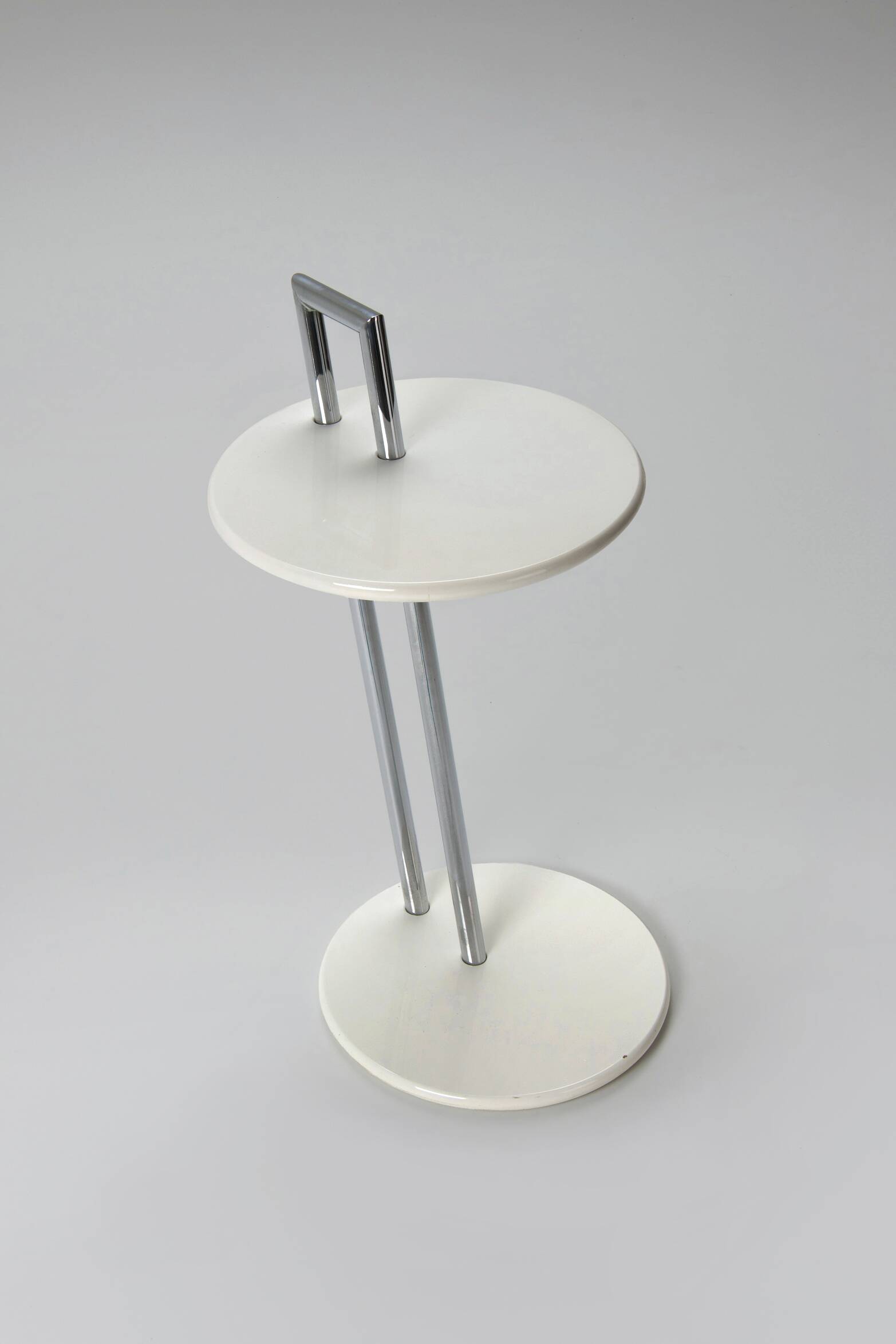 A set of occasional side tables - Eileen Gray