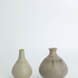 2 vases de scandinaves en grès pistache par Gunnar Borg