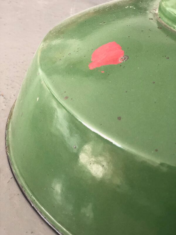 Suspensions industrielles en email kaki