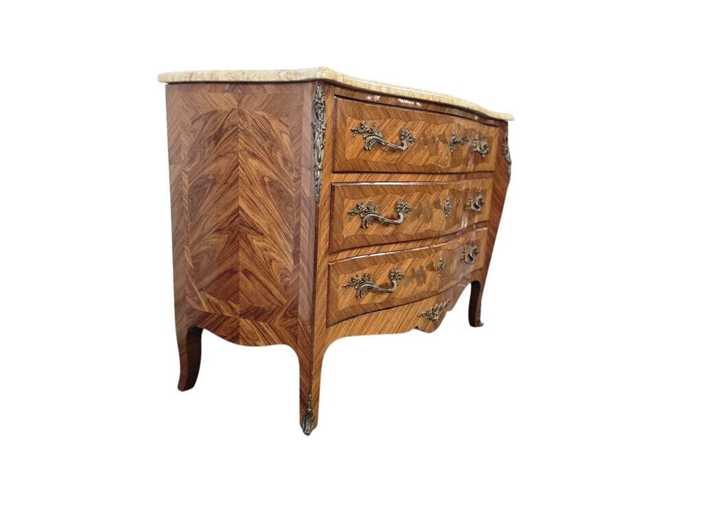 Commode en bois vintage de style Louis XV
