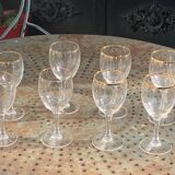 Lot consisting of 8 Arc France wine glasses, 5 large and 2 medium, transparent glass and gold edging
