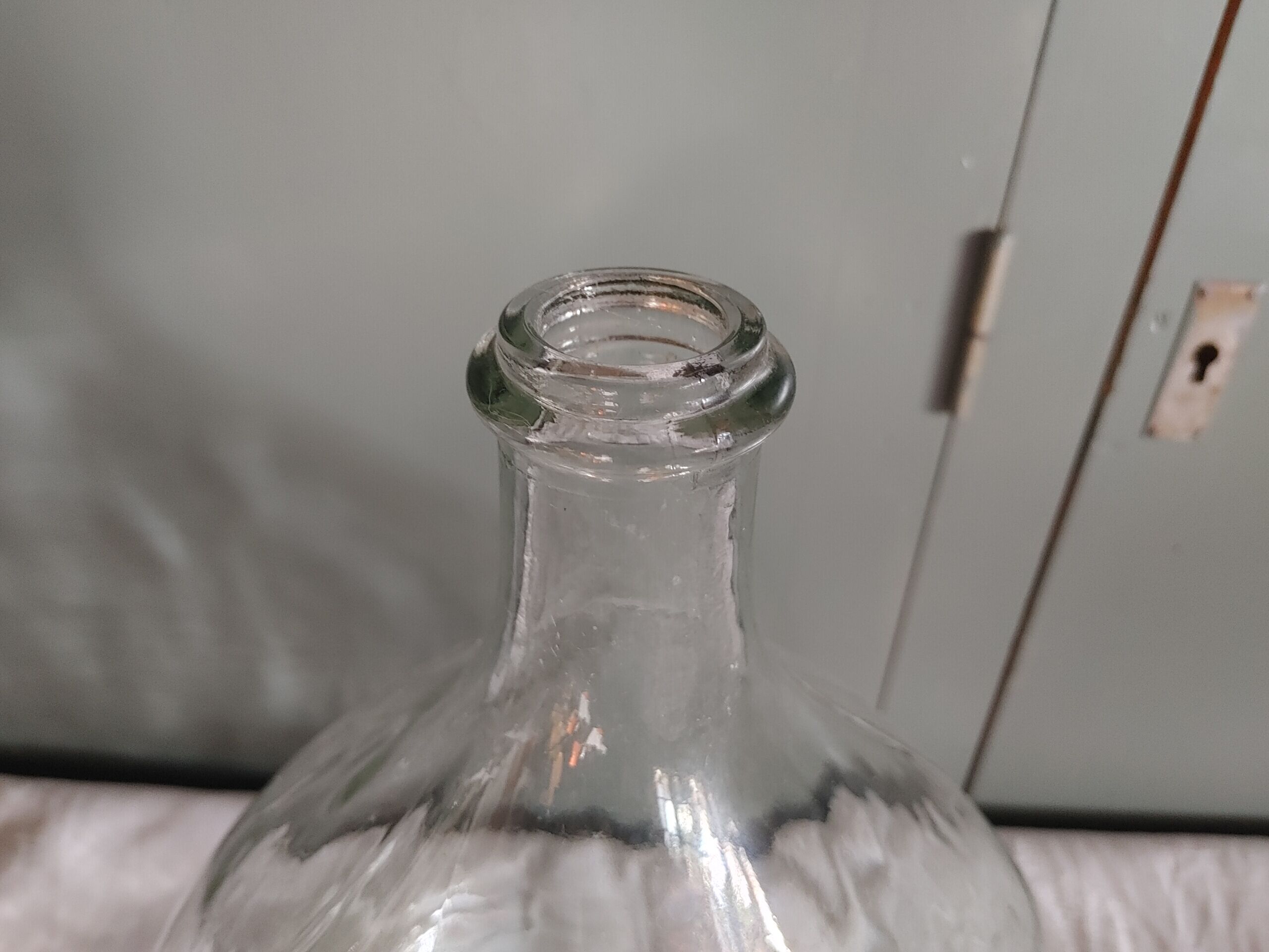 Lady Jeanne old bubbled glass - 10 liters - height 37 cm