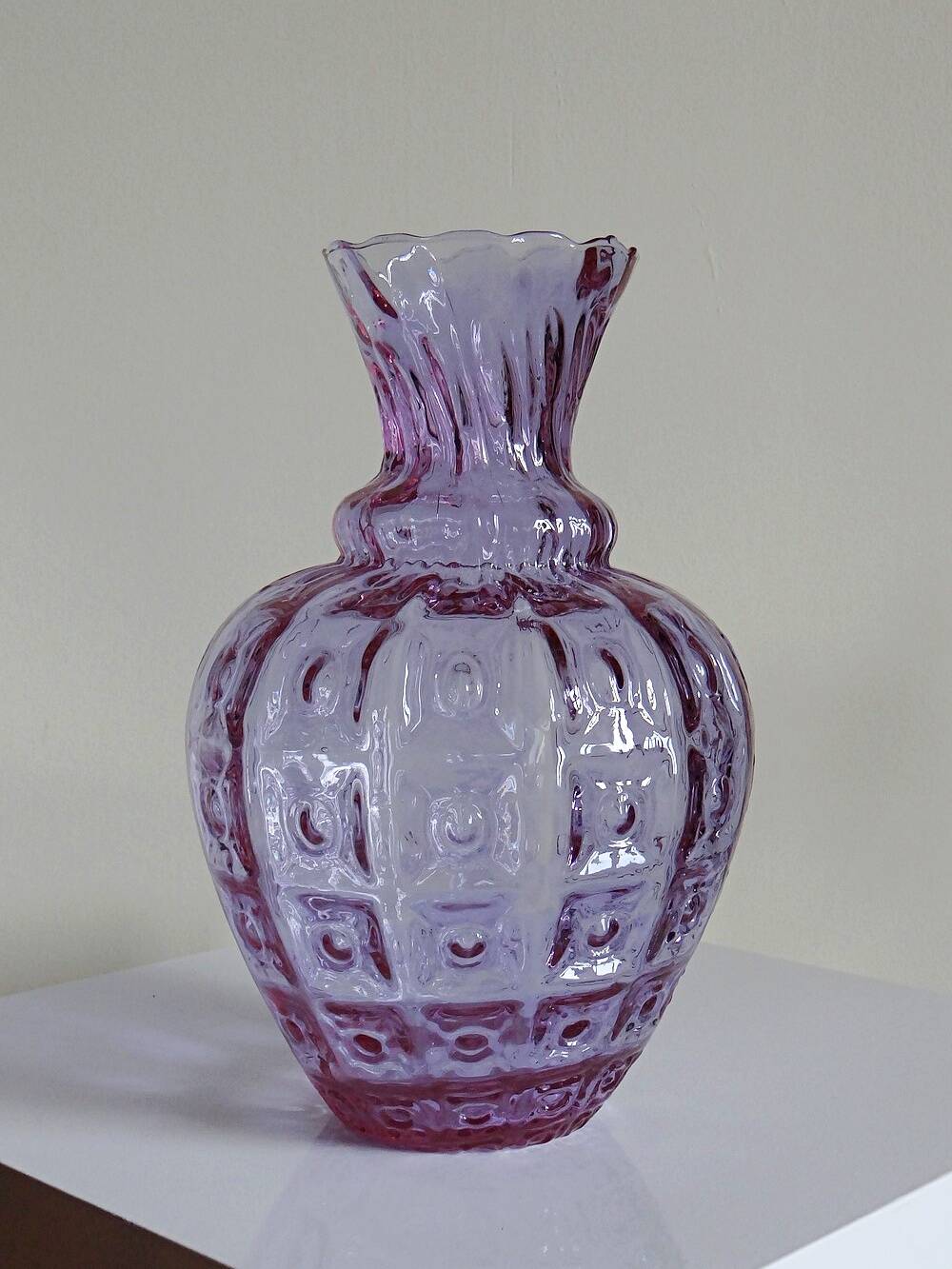 Empoli vase in Alexandrite glass, transitioning from blue to pink, large textured model from the years.