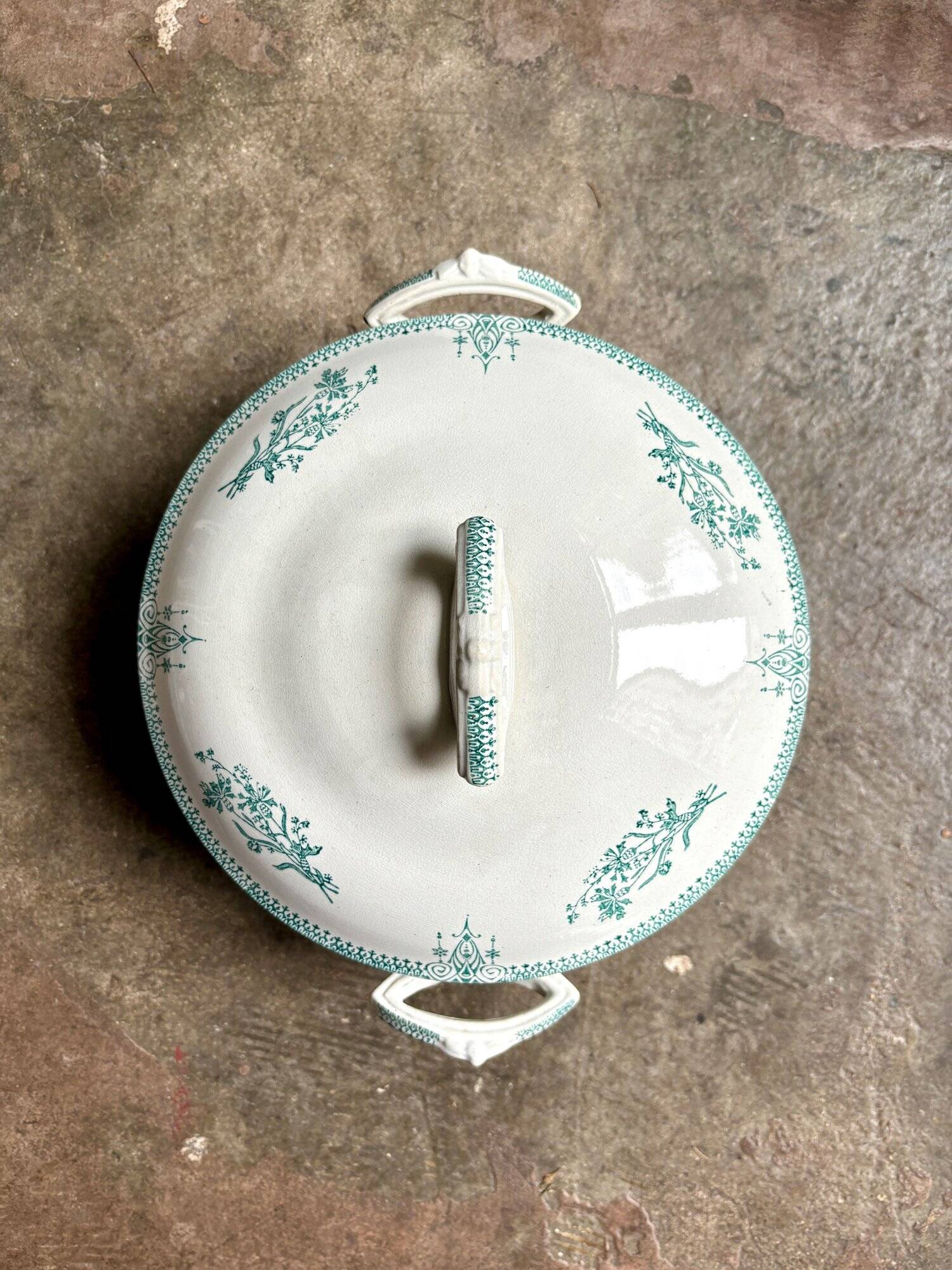 St Amand & Hamage tureen in iron earth