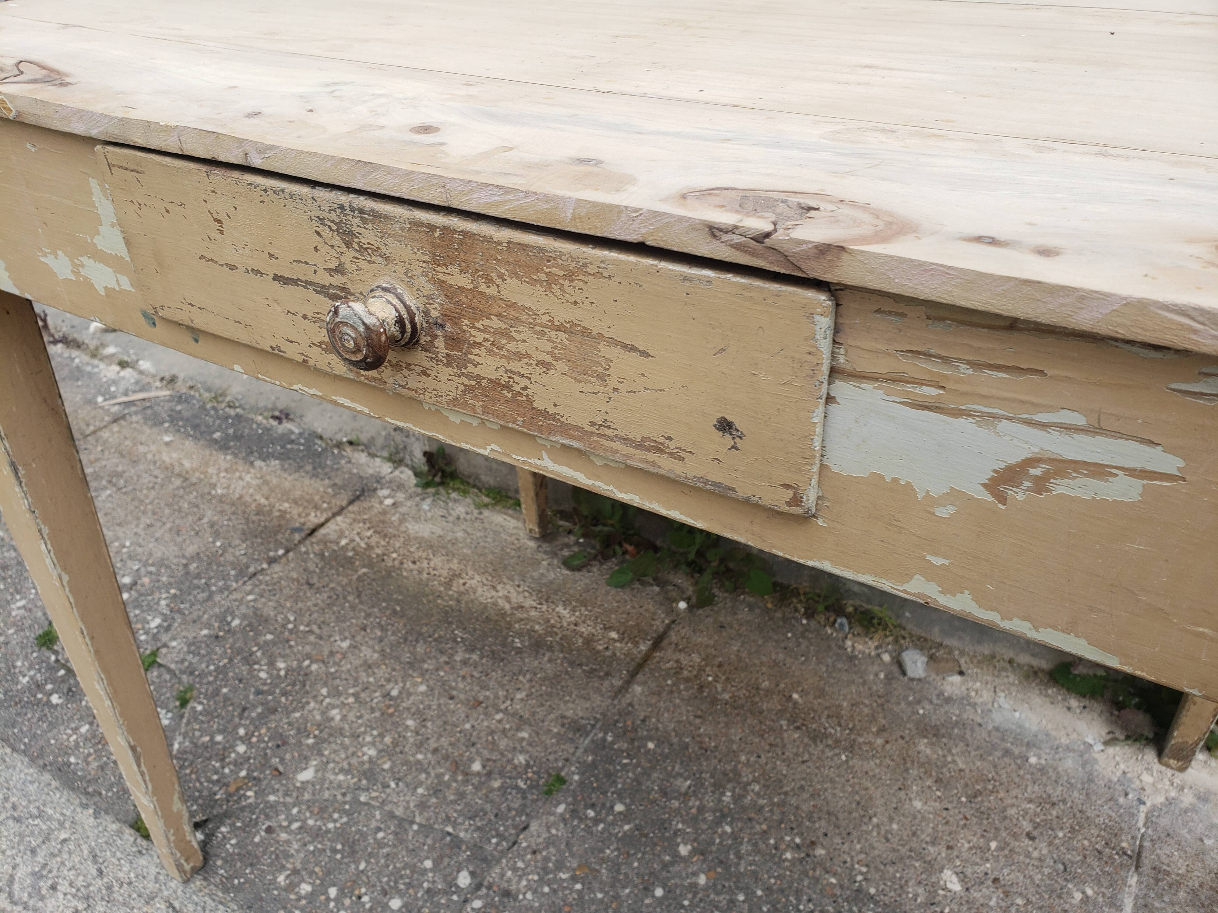 Table de ferme à tiroir