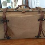 Travel suitcase