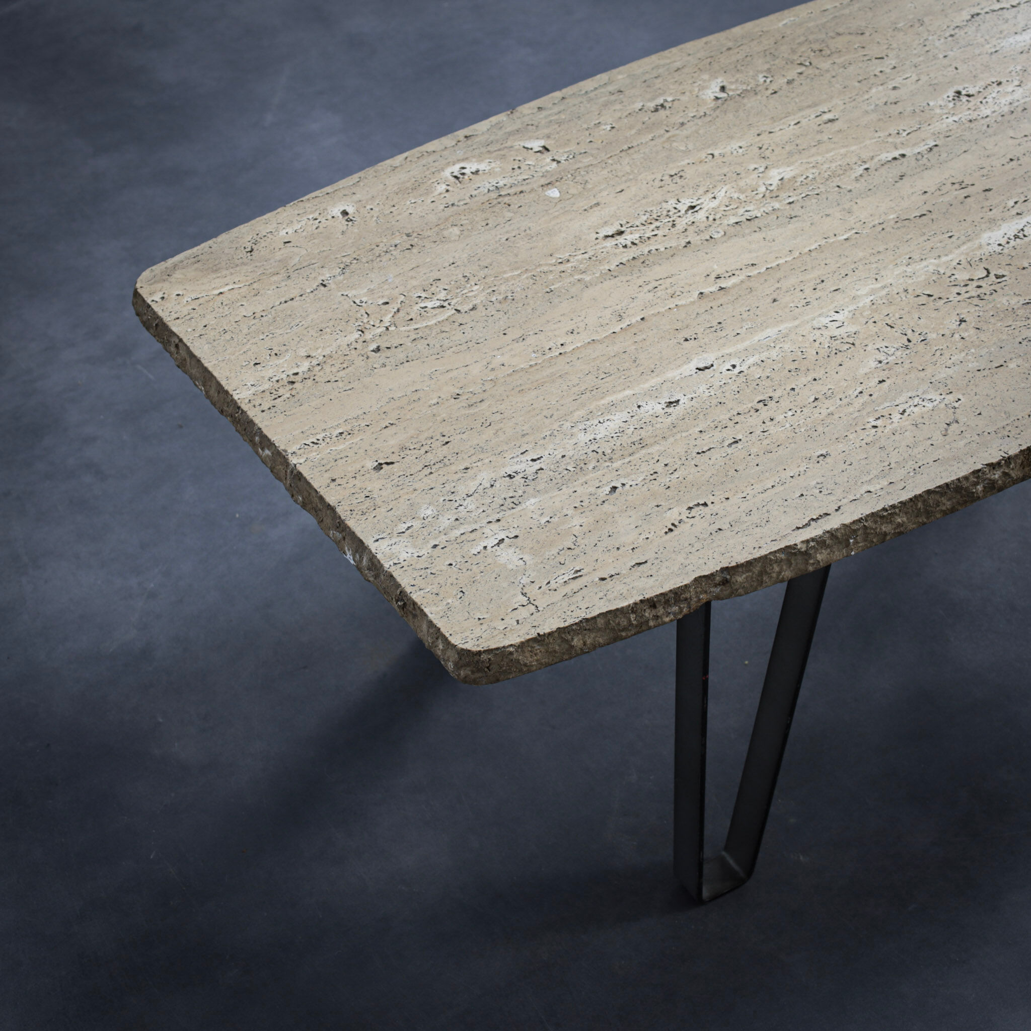 Table basse en travertin, Italie (années 1970)