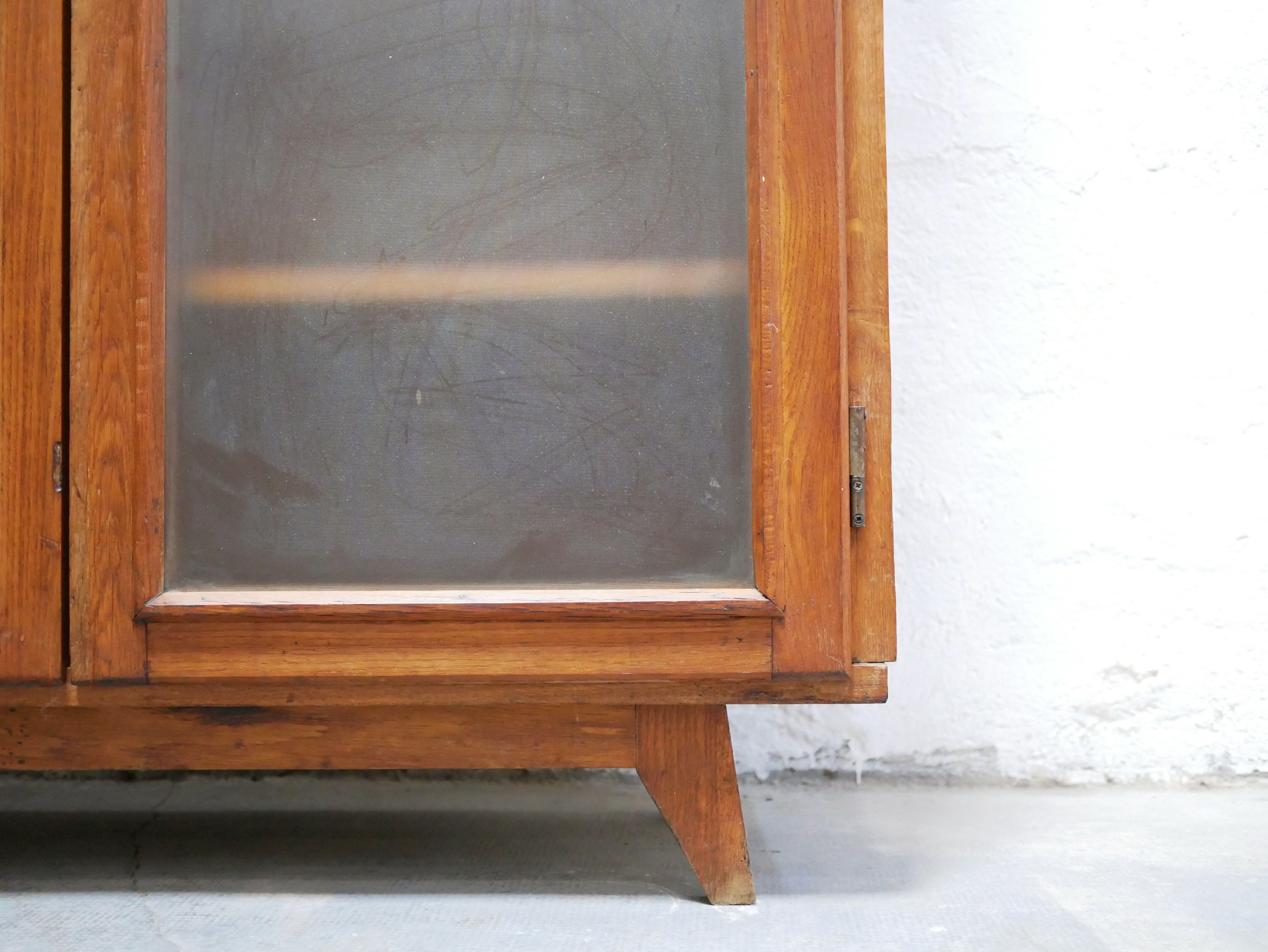 Bibliothèque vitrée vintage en bois