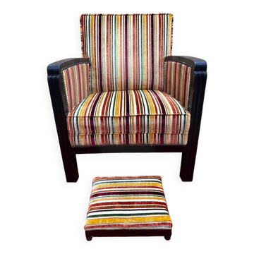 Fauteuil Art déco en tissu rayé multicolore et son repose-pieds
